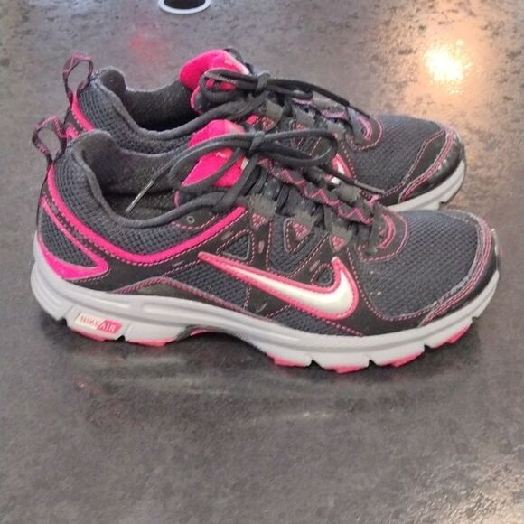 Nike sneakers  - Picture 1 of 6